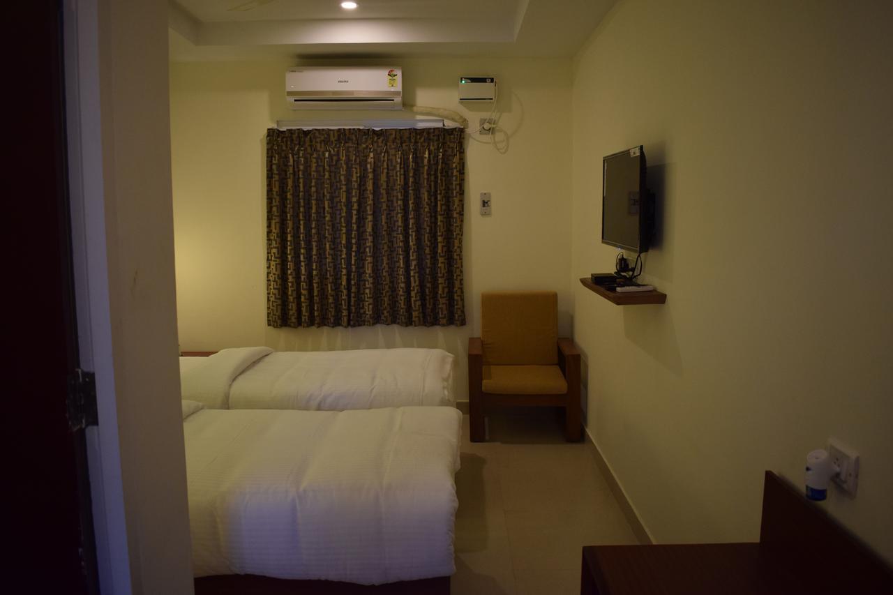 Ak Sea View Residency Hotel Pondicherry Room photo